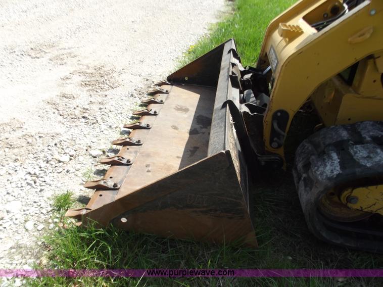 image for item B6360 2011 Caterpillar 289C skid steer