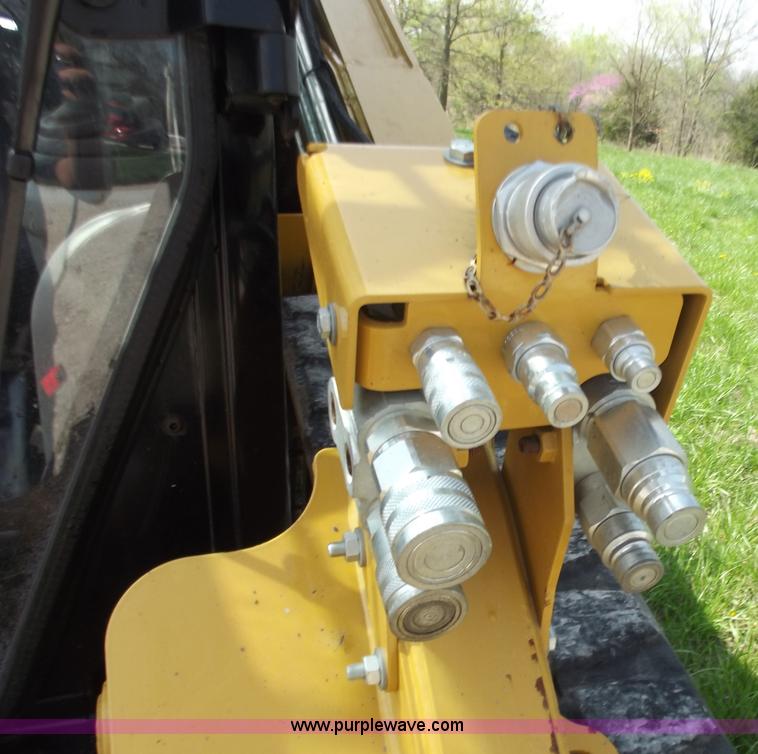 image for item B6360 2011 Caterpillar 289C skid steer