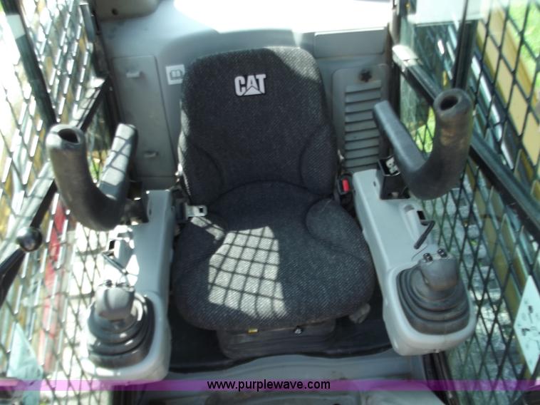 image for item B6360 2011 Caterpillar 289C skid steer