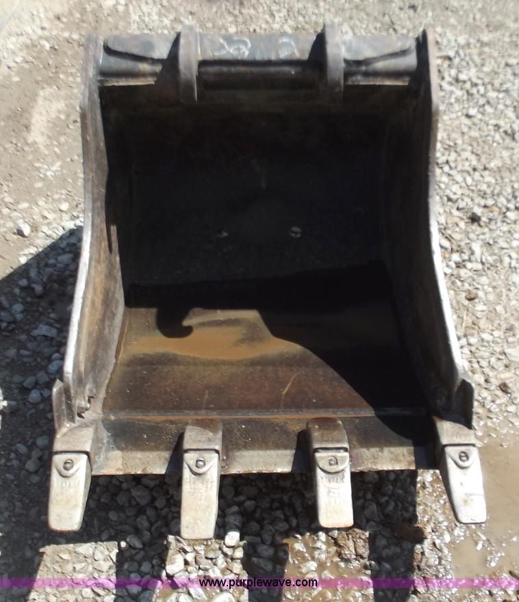 image for item B9206 Bobcat 24" bucket