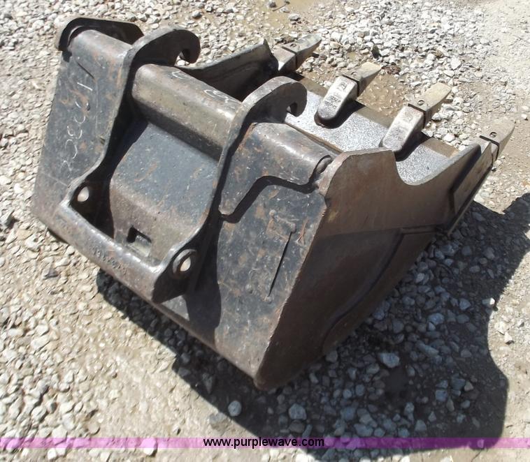 image for item B9206 Bobcat 24" bucket