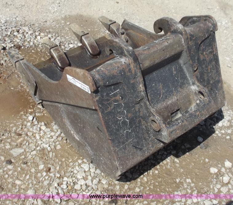 image for item B9206 Bobcat 24" bucket