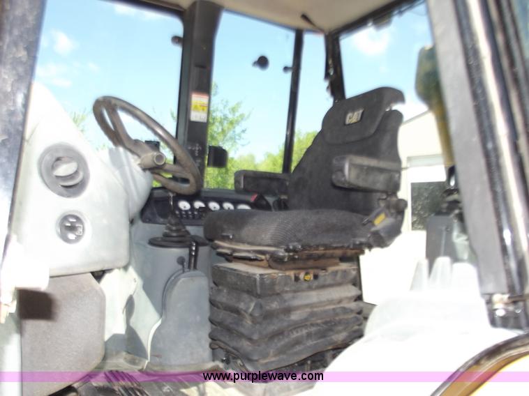 image for item C2000 2005 Caterpillar 420D backhoe