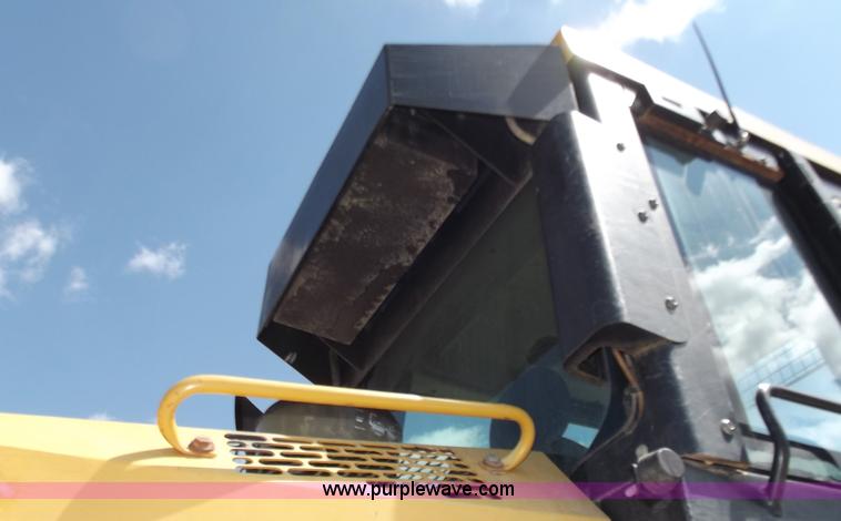 image for item C2001 2004 Caterpillar 963C track loader