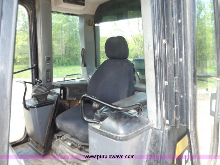 image for item C2001 2004 Caterpillar 963C track loader