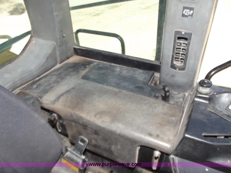 image for item C2001 2004 Caterpillar 963C track loader