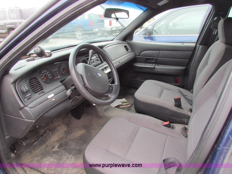 image for item A2587 2006 Ford Crown Victoria Police Interceptor