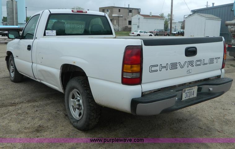 image for item B3614 2001 Chevrolet Silverado 1500 pickup truck