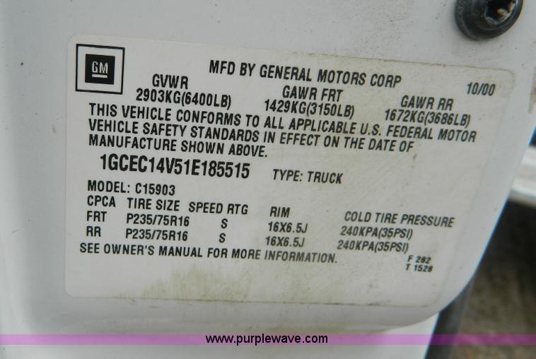 image for item B3614 2001 Chevrolet Silverado 1500 pickup truck