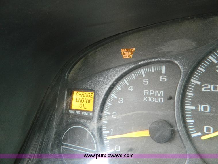 image for item B3614 2001 Chevrolet Silverado 1500 pickup truck