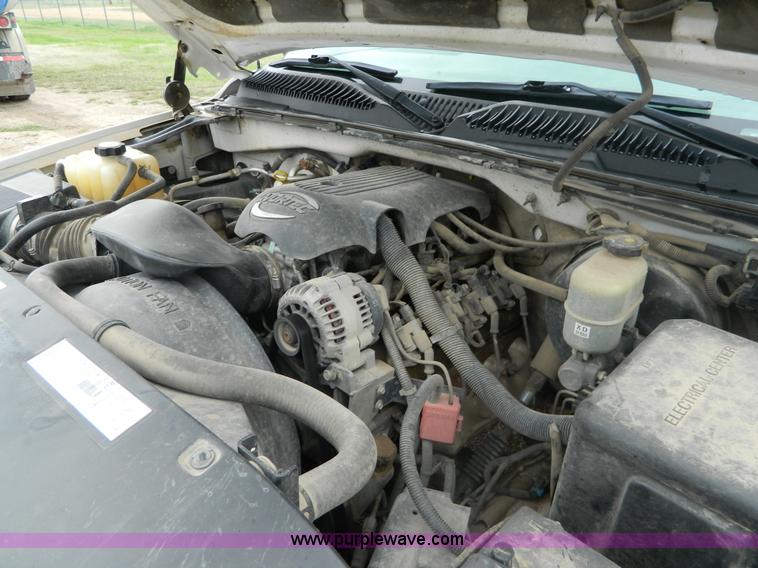 image for item B3614 2001 Chevrolet Silverado 1500 pickup truck