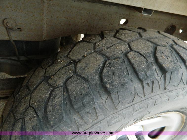 image for item B3614 2001 Chevrolet Silverado 1500 pickup truck