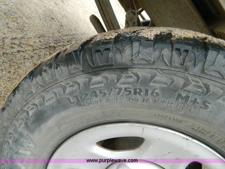 image for item B3614 2001 Chevrolet Silverado 1500 pickup truck