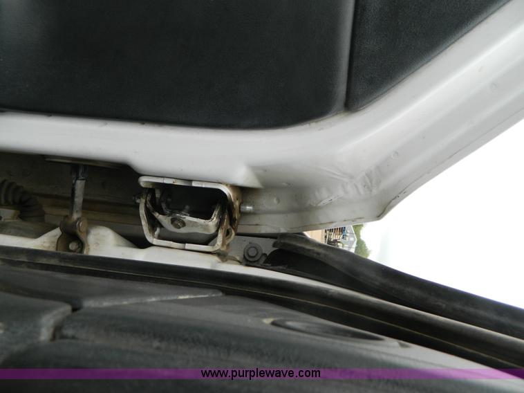 image for item B3614 2001 Chevrolet Silverado 1500 pickup truck