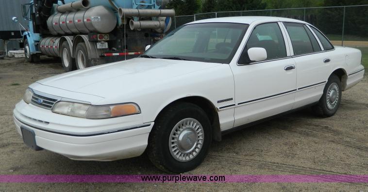 image for item B3616 1994 Ford Crown Victoria Police Interceptor