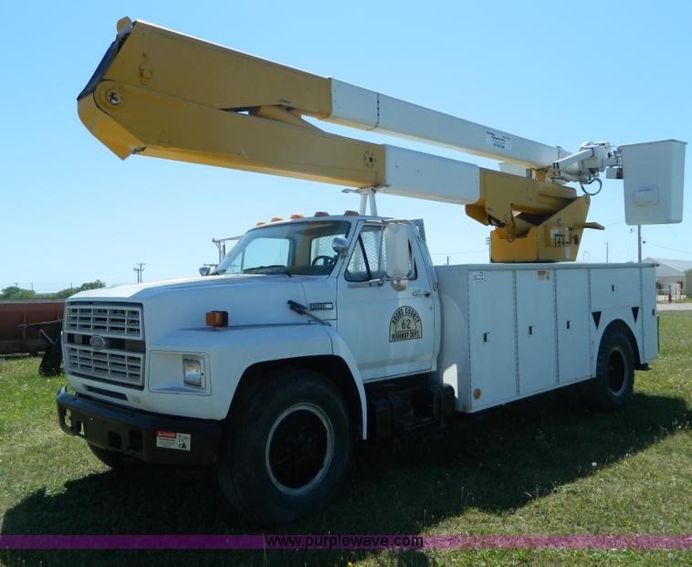 image for item B3635 1985 Ford F7000 bucket truck