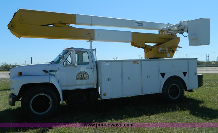 image for item B3635 1985 Ford F7000 bucket truck