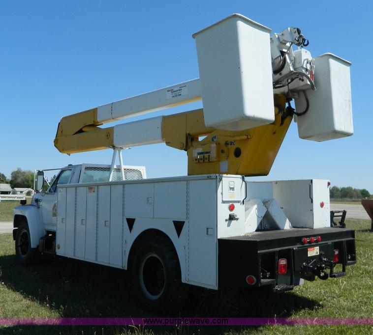 image for item B3635 1985 Ford F7000 bucket truck