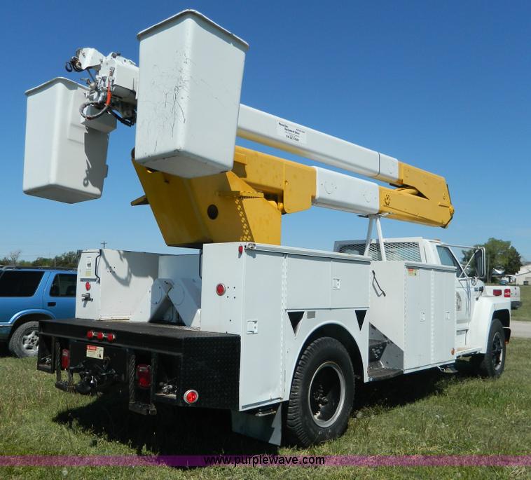 image for item B3635 1985 Ford F7000 bucket truck