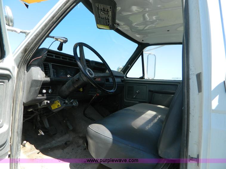 image for item B3635 1985 Ford F7000 bucket truck