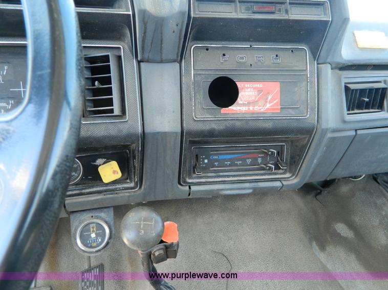 image for item B3635 1985 Ford F7000 bucket truck