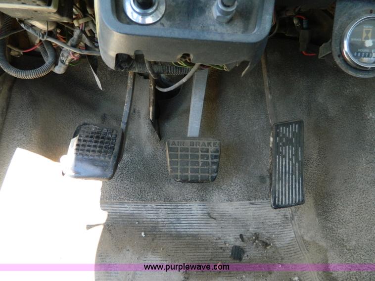 image for item B3635 1985 Ford F7000 bucket truck