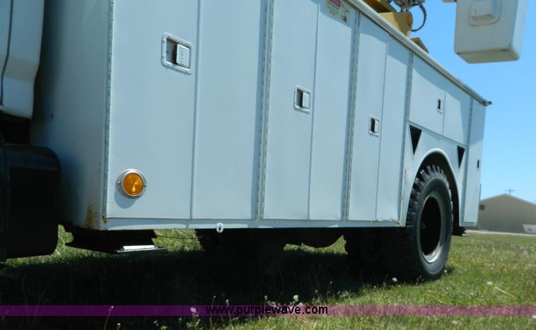 image for item B3635 1985 Ford F7000 bucket truck