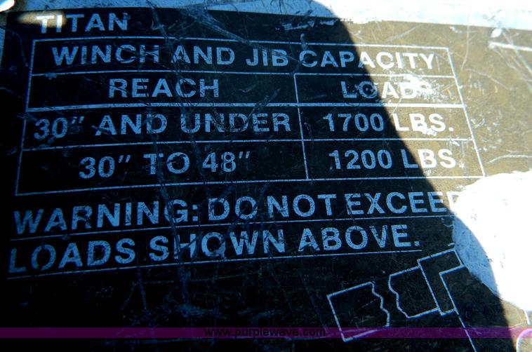 image for item B3635 1985 Ford F7000 bucket truck