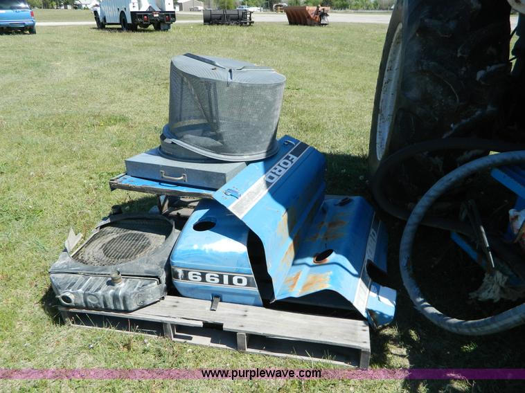 image for item B3647 Ford EA 414C tractor