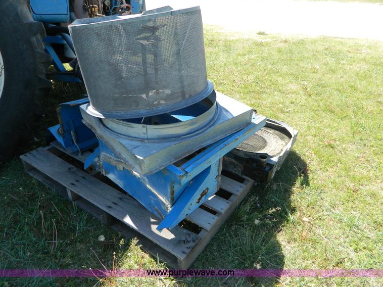 image for item B3647 Ford EA 414C tractor