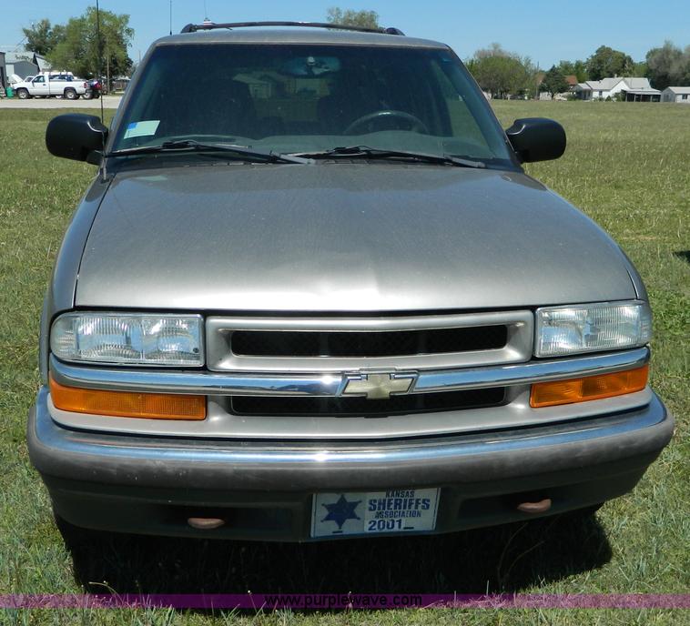 image for item B3648 2001 Chevrolet Blazer