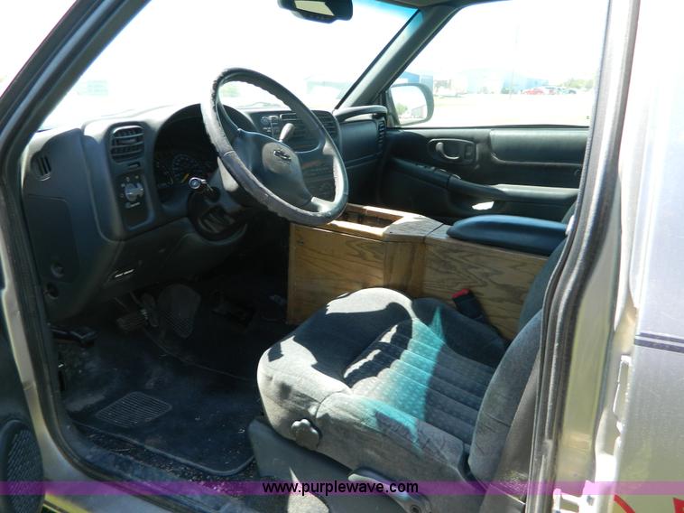 image for item B3648 2001 Chevrolet Blazer