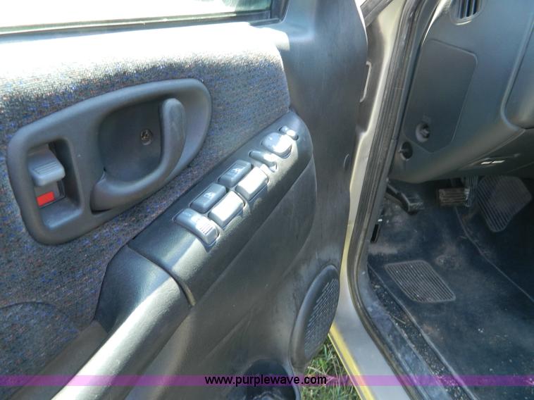 image for item B3648 2001 Chevrolet Blazer