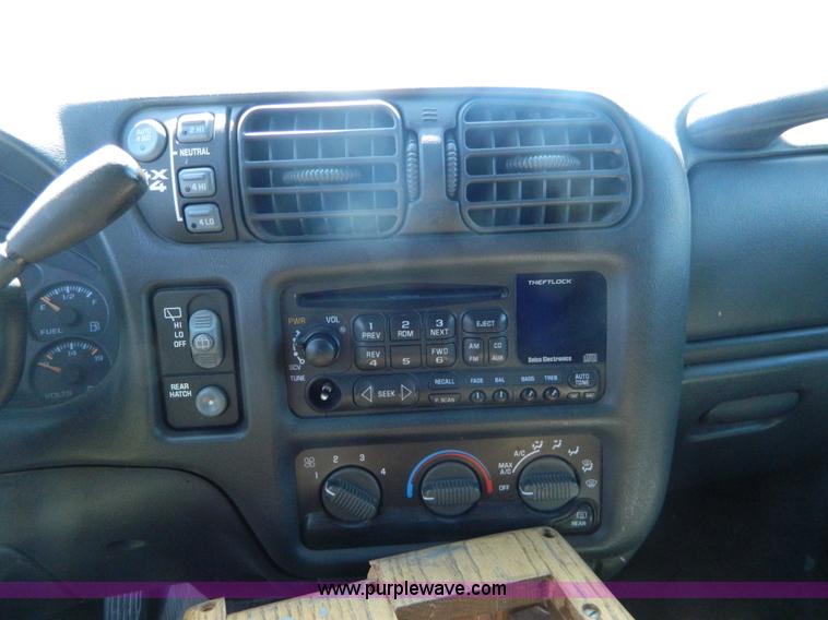 image for item B3648 2001 Chevrolet Blazer