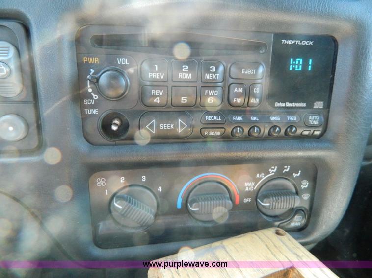 image for item B3648 2001 Chevrolet Blazer