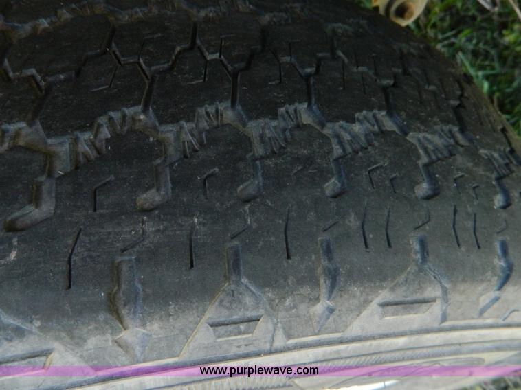 image for item B3649 2004 Ford Explorer