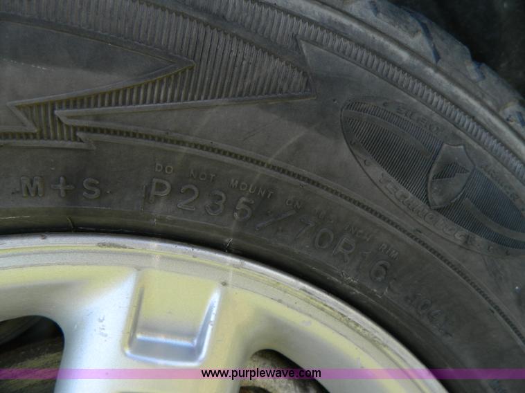 image for item B3649 2004 Ford Explorer