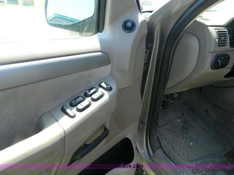 image for item B3649 2004 Ford Explorer