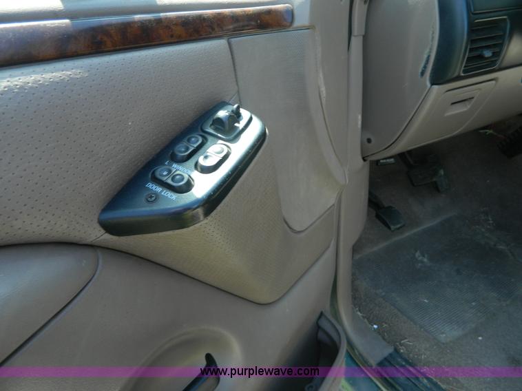 image for item B3650 1996 Ford F150 pickup truck