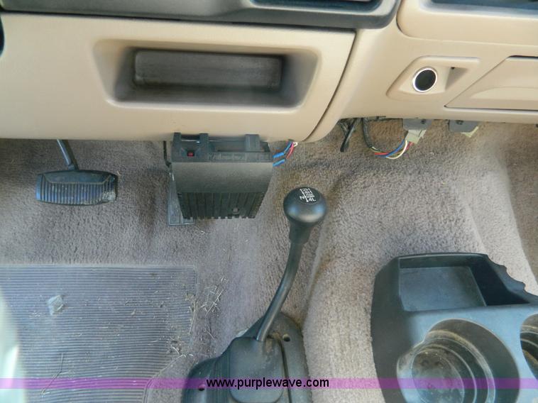 image for item B3650 1996 Ford F150 pickup truck