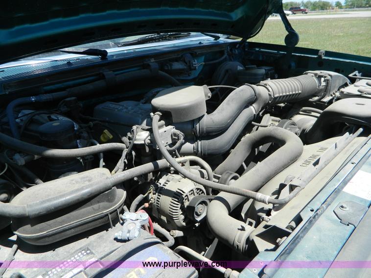 image for item B3650 1996 Ford F150 pickup truck