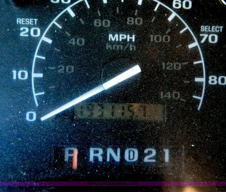 image for item B3650 1996 Ford F150 pickup truck