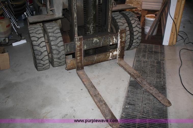 image for item B6505 1973 Otis FSF-040 forklift