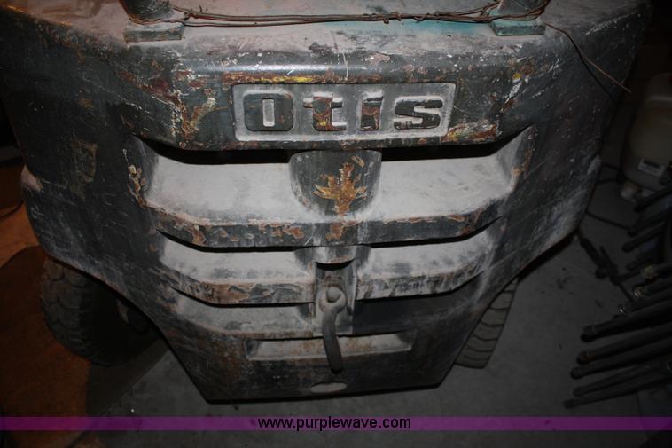 image for item B6505 1973 Otis FSF-040 forklift