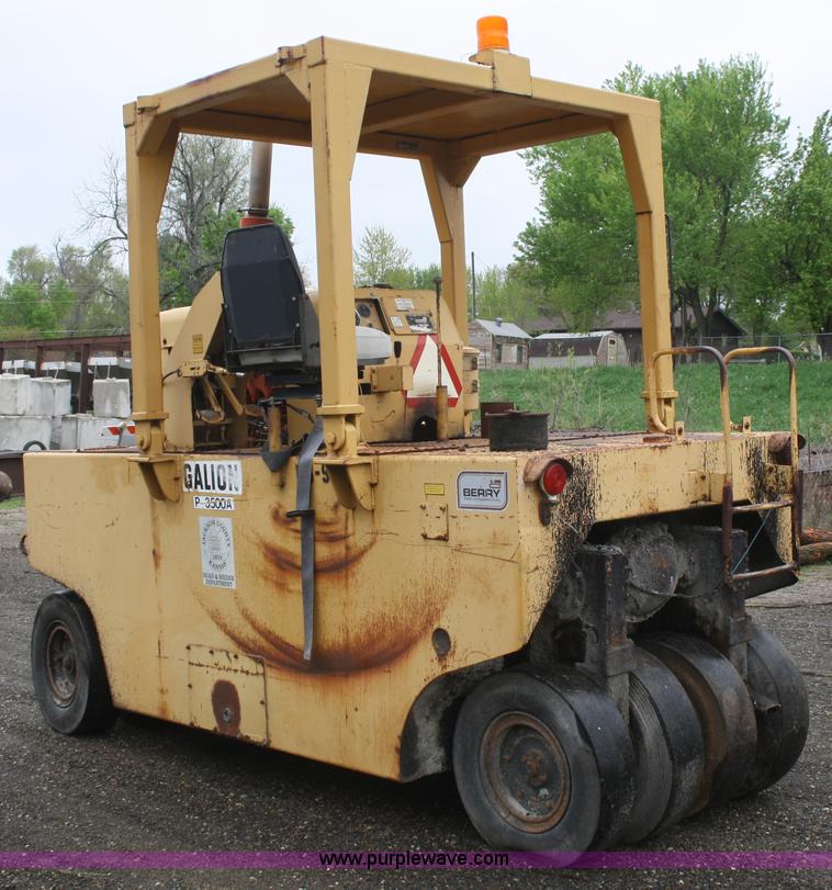 image for item B6508 1982 Galion P3500A rubber tire roller