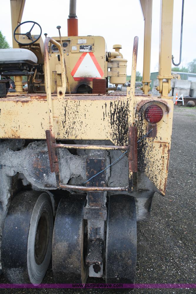 image for item B6508 1982 Galion P3500A rubber tire roller