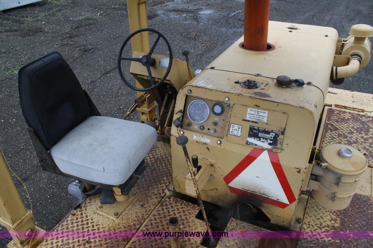 image for item B6508 1982 Galion P3500A rubber tire roller