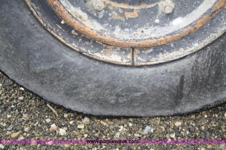 image for item B6508 1982 Galion P3500A rubber tire roller