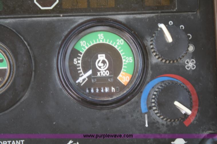 image for item B6523 1998 John Deere 410E backhoe