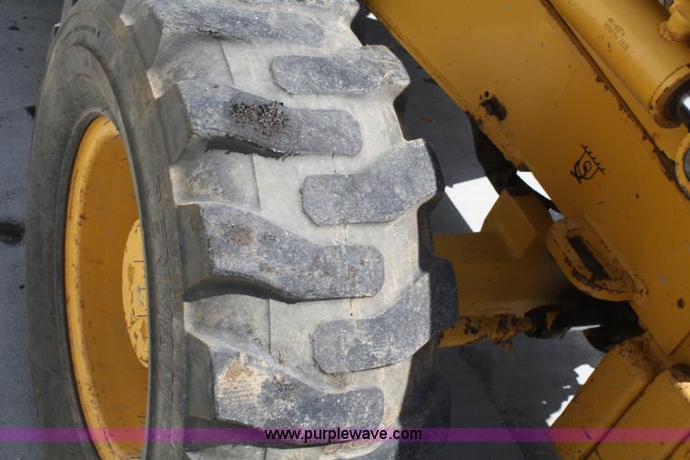image for item B6523 1998 John Deere 410E backhoe